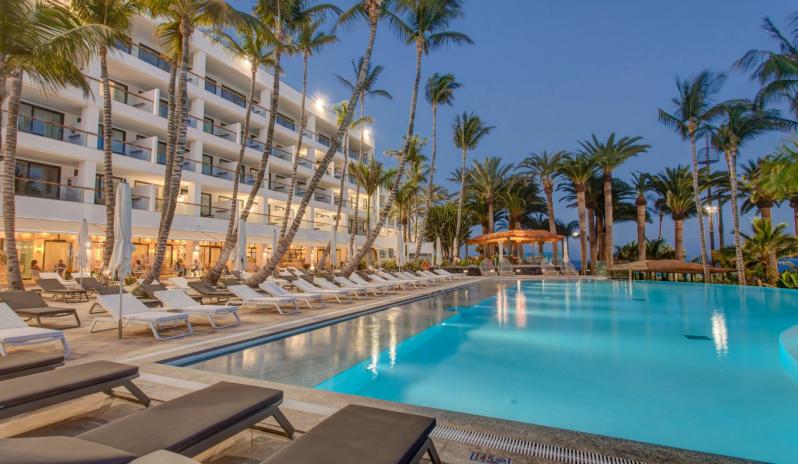 HOTEL FARIONNES POOL